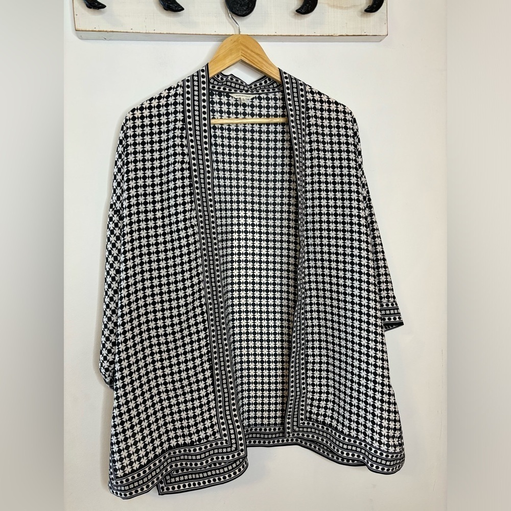 Max Studio Black and White Geometric Kimono Cardigan